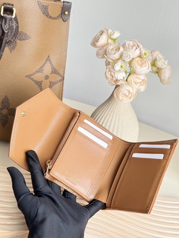 イヴサンローラン財布素材ディテール